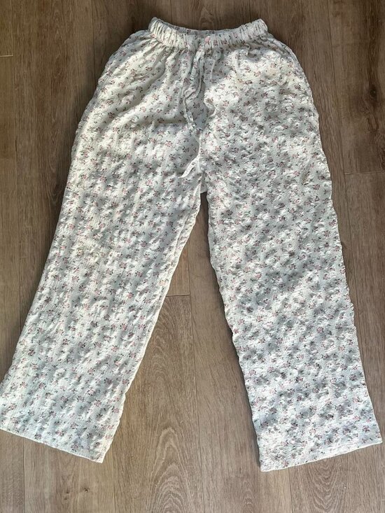 Source Unknown Pants - Source Unknown White Floral Seersucker Pants